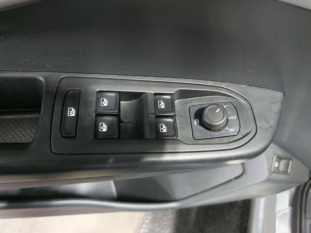 Used 2023 Volkswagen Taos SE w/ Panoramic Sunroof Package image 28