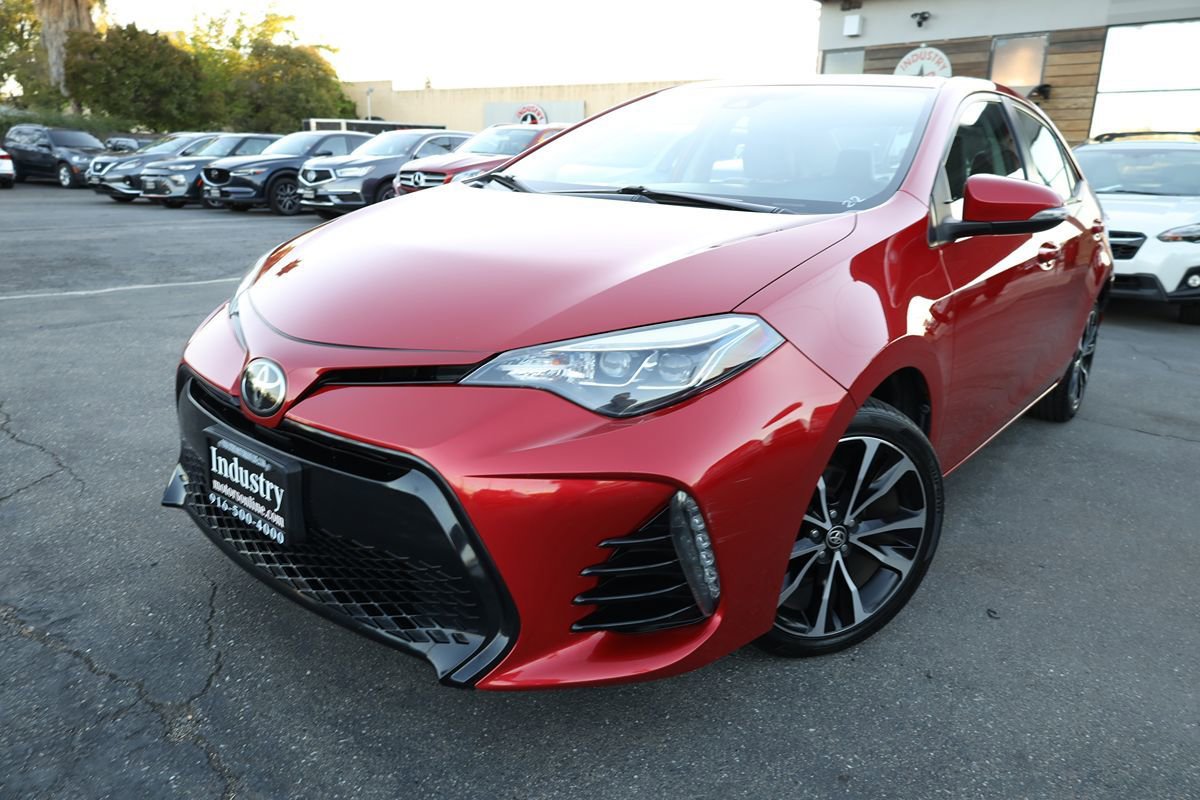Used 2017 Toyota Corolla SE FWD image 2