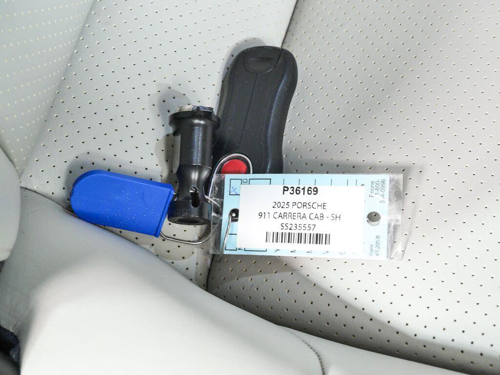 Certified 2025 Porsche 911 Carrera RWD image 38