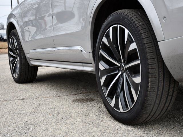 Certified 2025 Volvo XC90 B6 Plus image 9