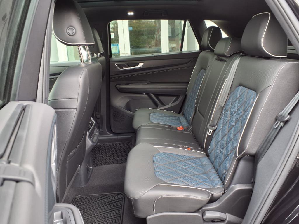 Used 2024 Volkswagen Atlas Cross Sport SEL Premium R-Line image 13