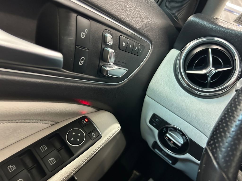 Used 2019 Mercedes-Benz GLA 250 4MATIC image 32