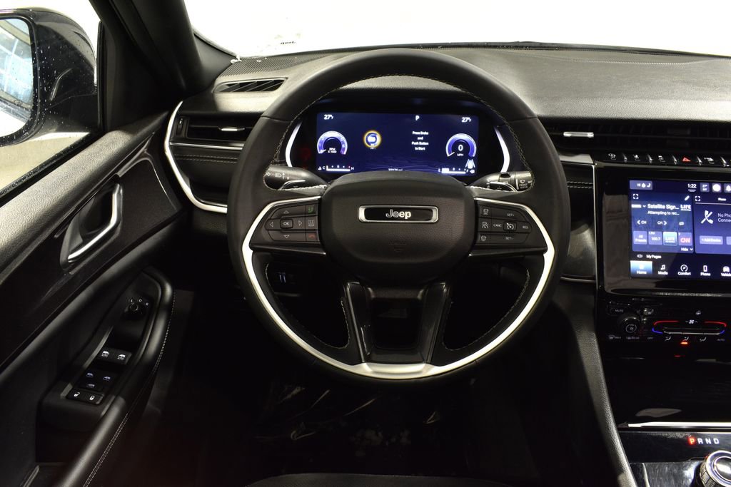 Used 2023 Jeep Grand Cherokee L Laredo image 12