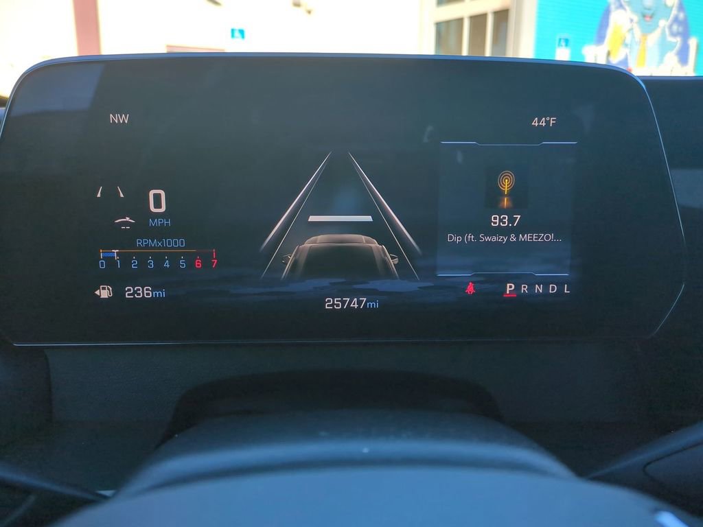 Used 2025 Chevrolet Traverse LT image 36