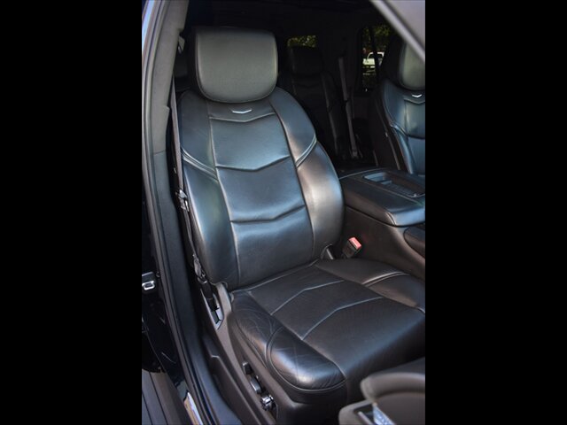 Used 2017 Cadillac Escalade Platinum AWD/4WD image 37