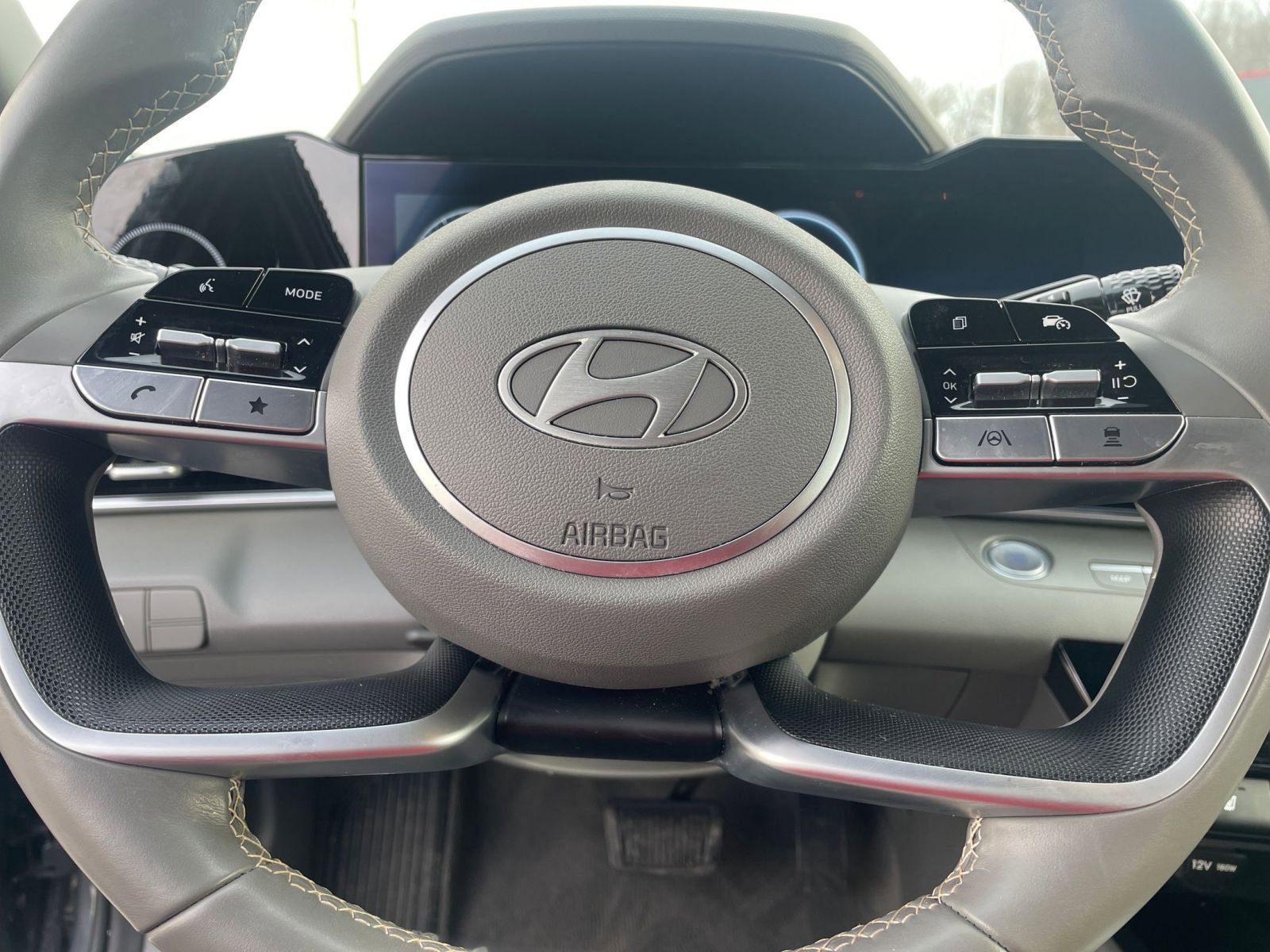 Used 2025 Hyundai Elantra SEL image 25