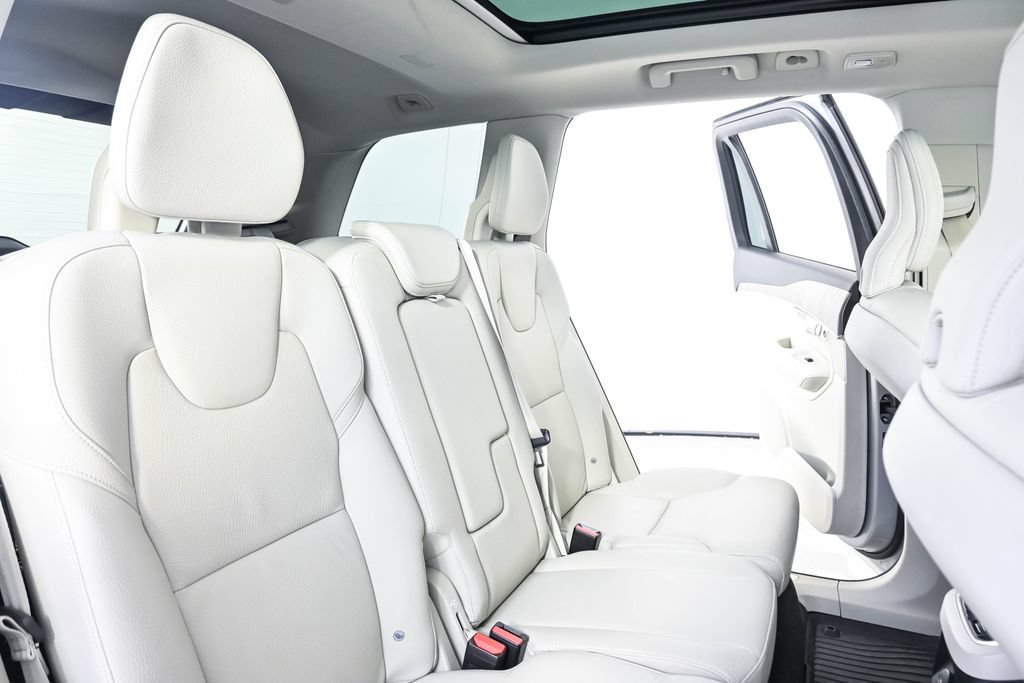 Certified 2025 Volvo XC90 T8 Core w/ Protection Package AWD/4WD image 23