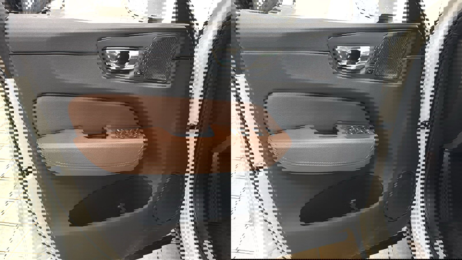 Used 2022 Volvo XC60 T8 Inscription Expression w/ Advanced Package image 21