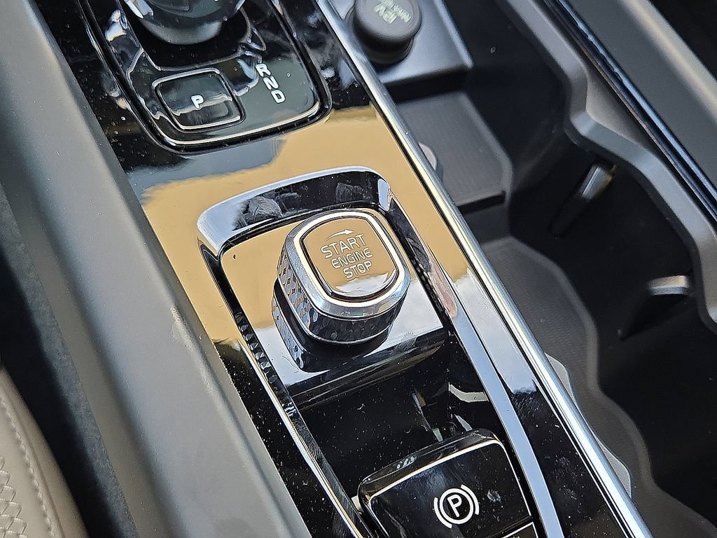 New 2026 Volvo XC60 B5 Core AWD/4WD image 28