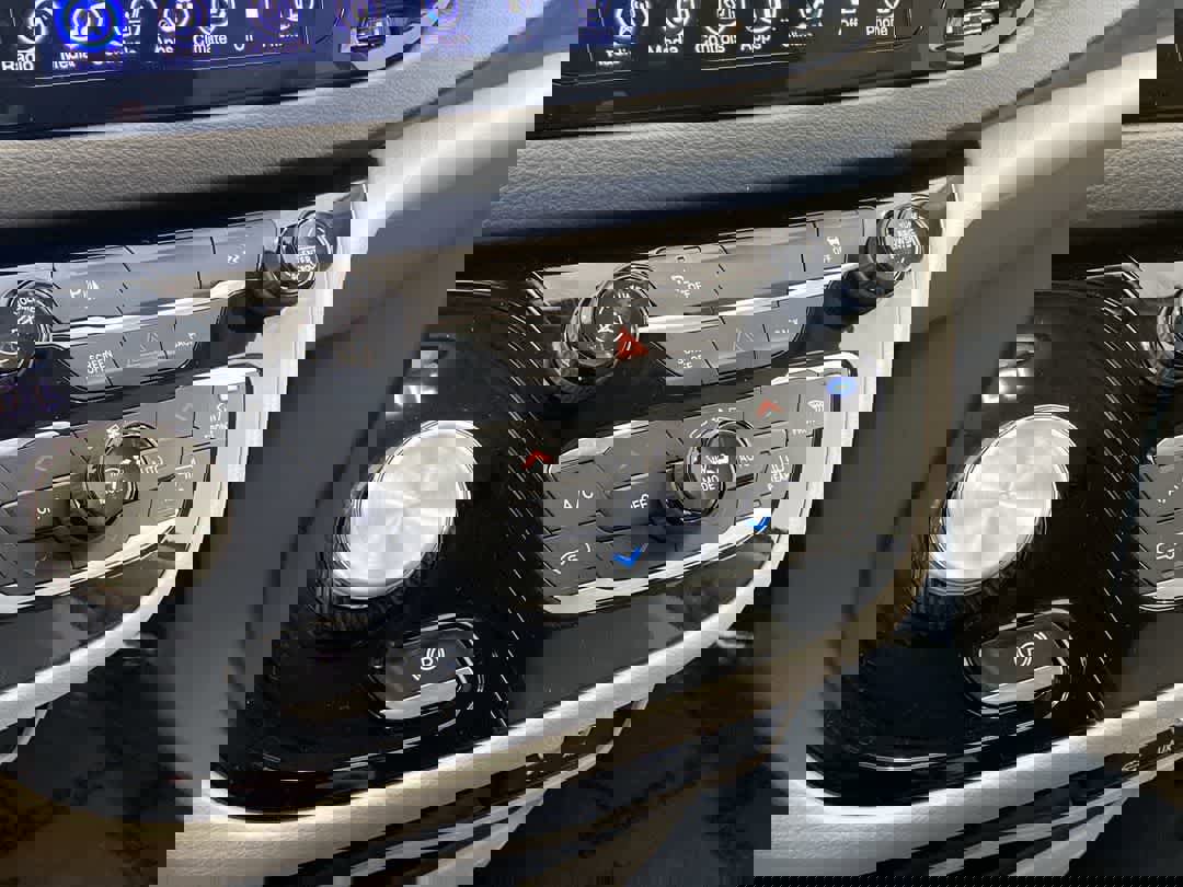 Used 2017 Chrysler Pacifica Premium image 18