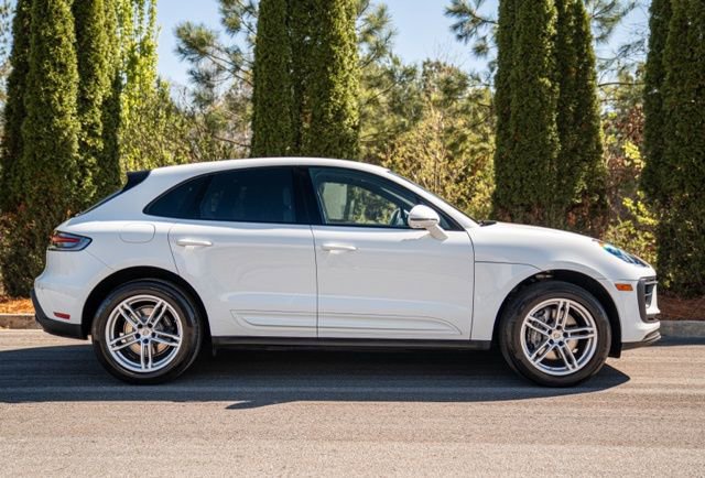 Used 2024 Porsche Macan T w/ Premium Plus Package image 10