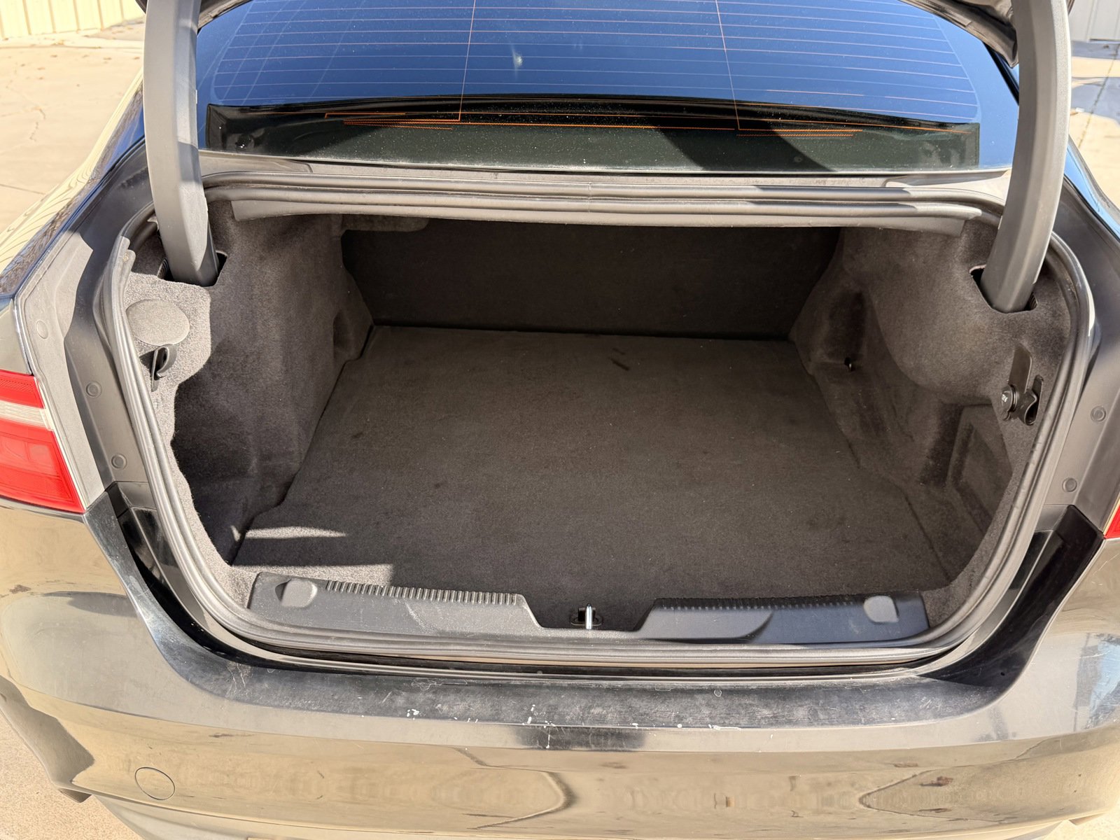 Used 2019 Jaguar XE Premium image 26