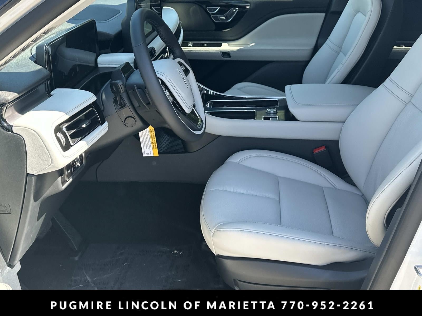 New 2026 Lincoln Aviator 2WD w/ Jet Appearance Package image 9