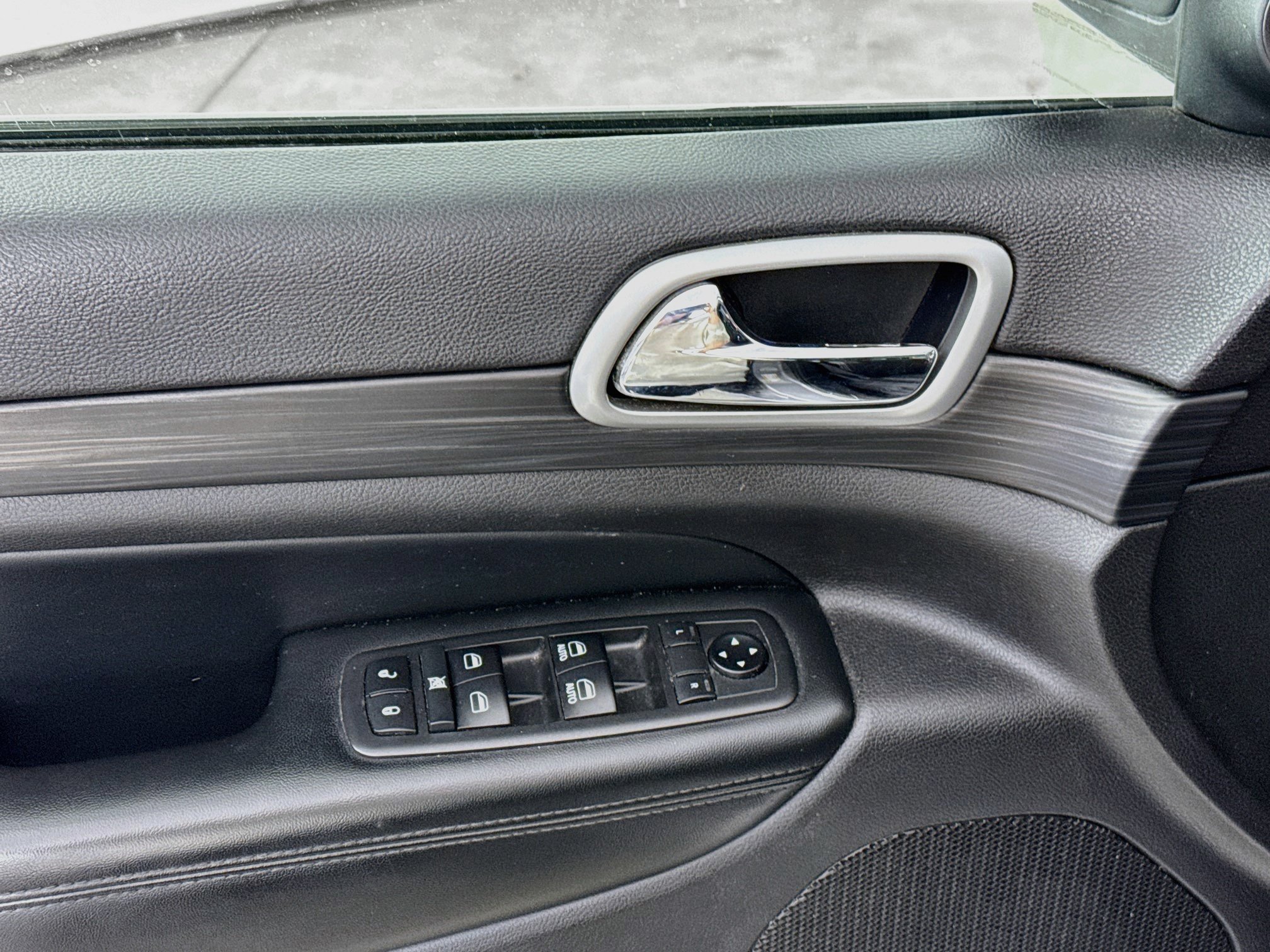 Used 2019 Jeep Grand Cherokee Altitude AWD/4WD image 18