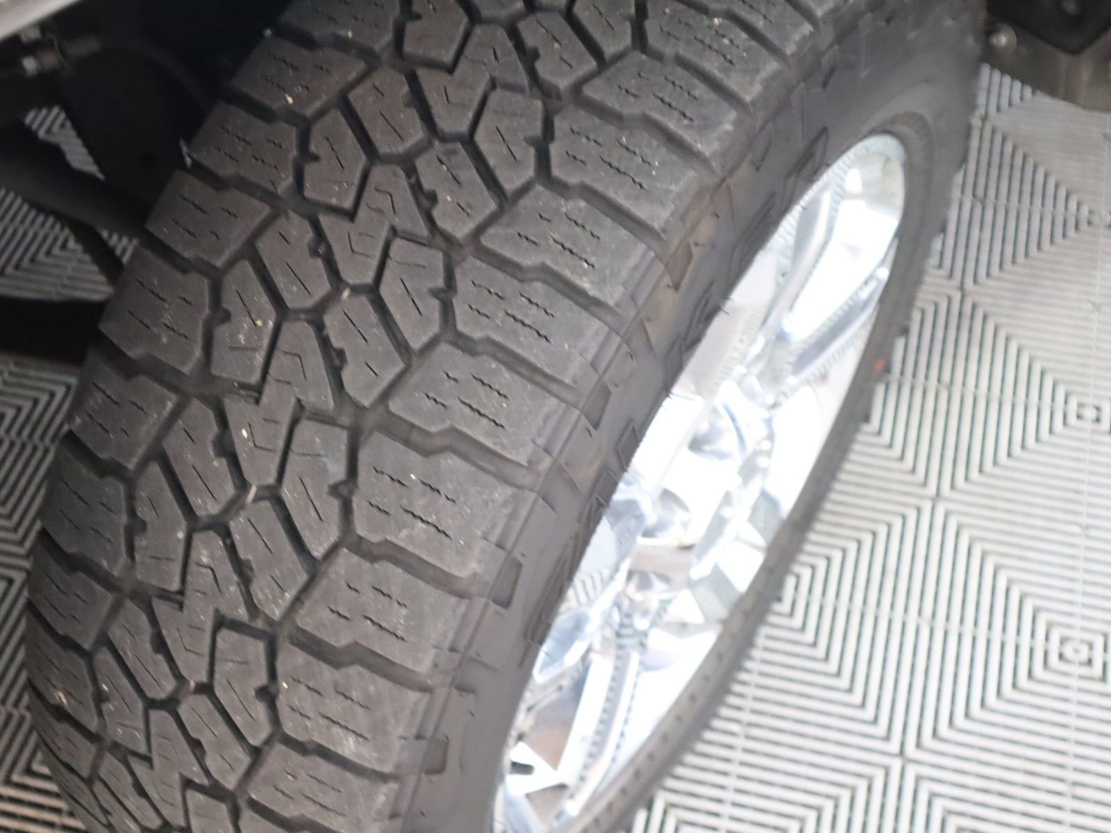 Used 2019 Chevrolet Silverado 2500 High Country w/ Duramax Plus Package AWD/4WD image 19