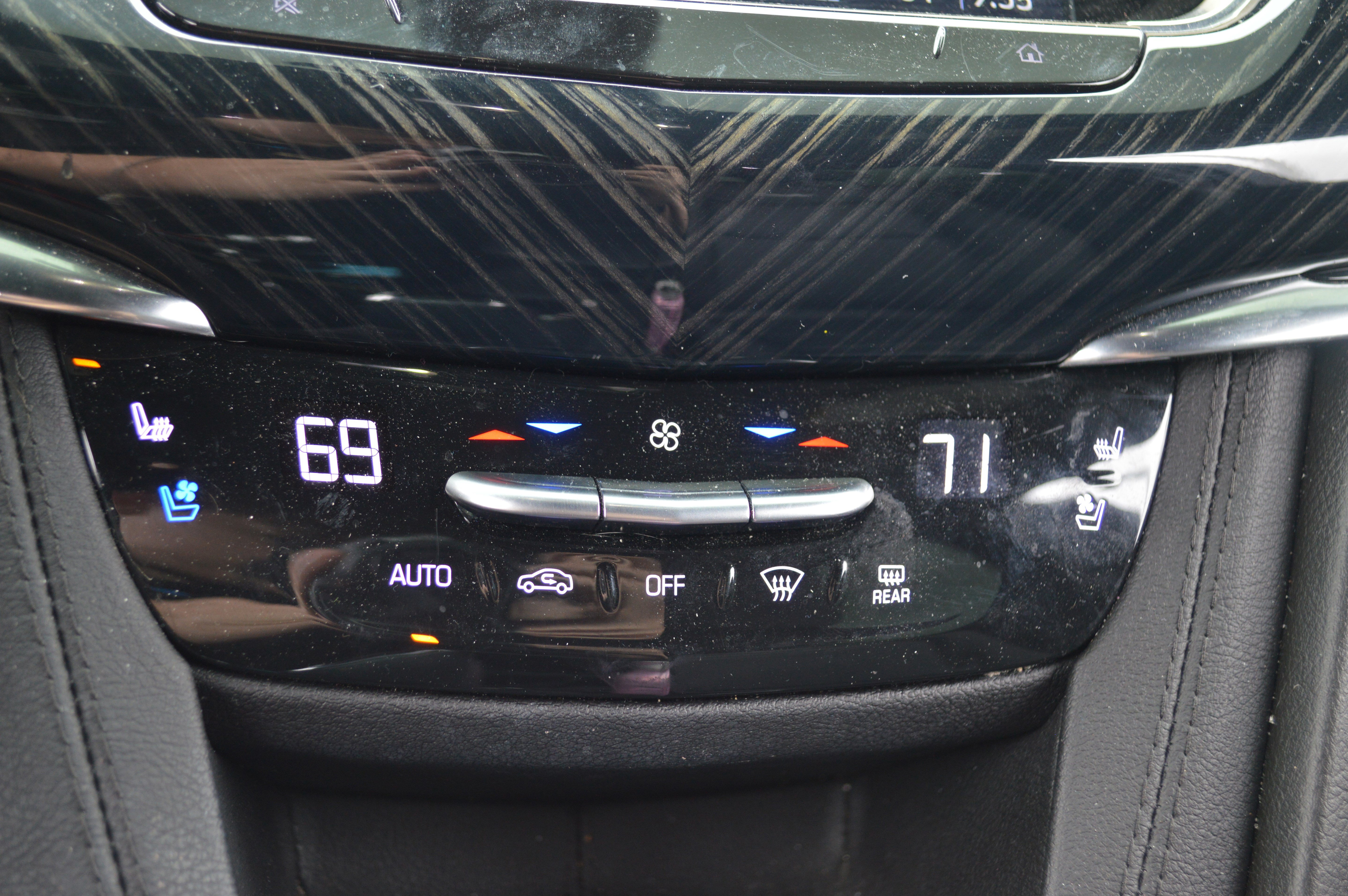 Used 2023 Cadillac XT6 Premium Luxury w/ Technology Package AWD/4WD image 22