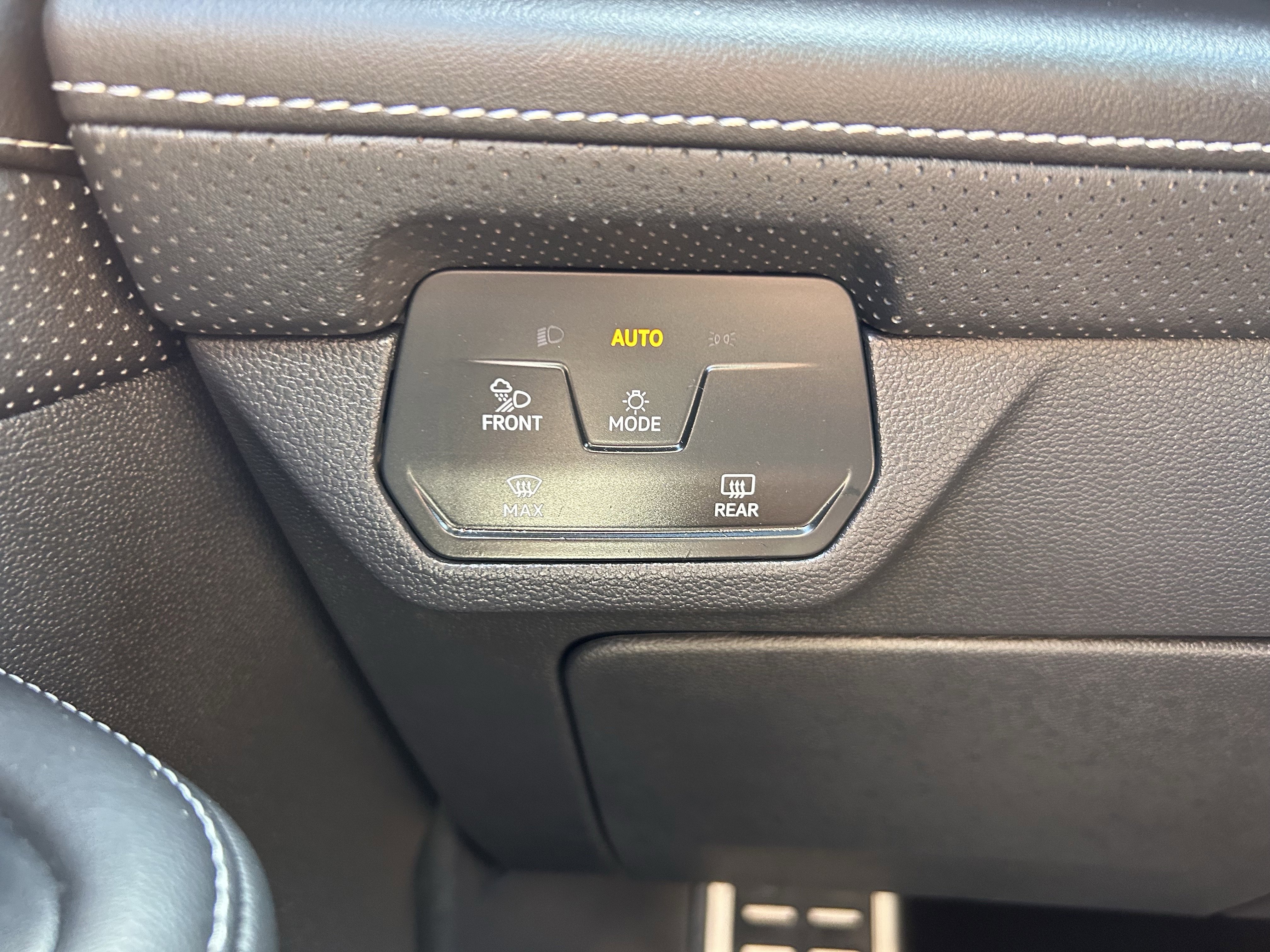 Certified 2025 Volkswagen Atlas Cross Sport SEL Premium R-Line AWD/4WD image 20