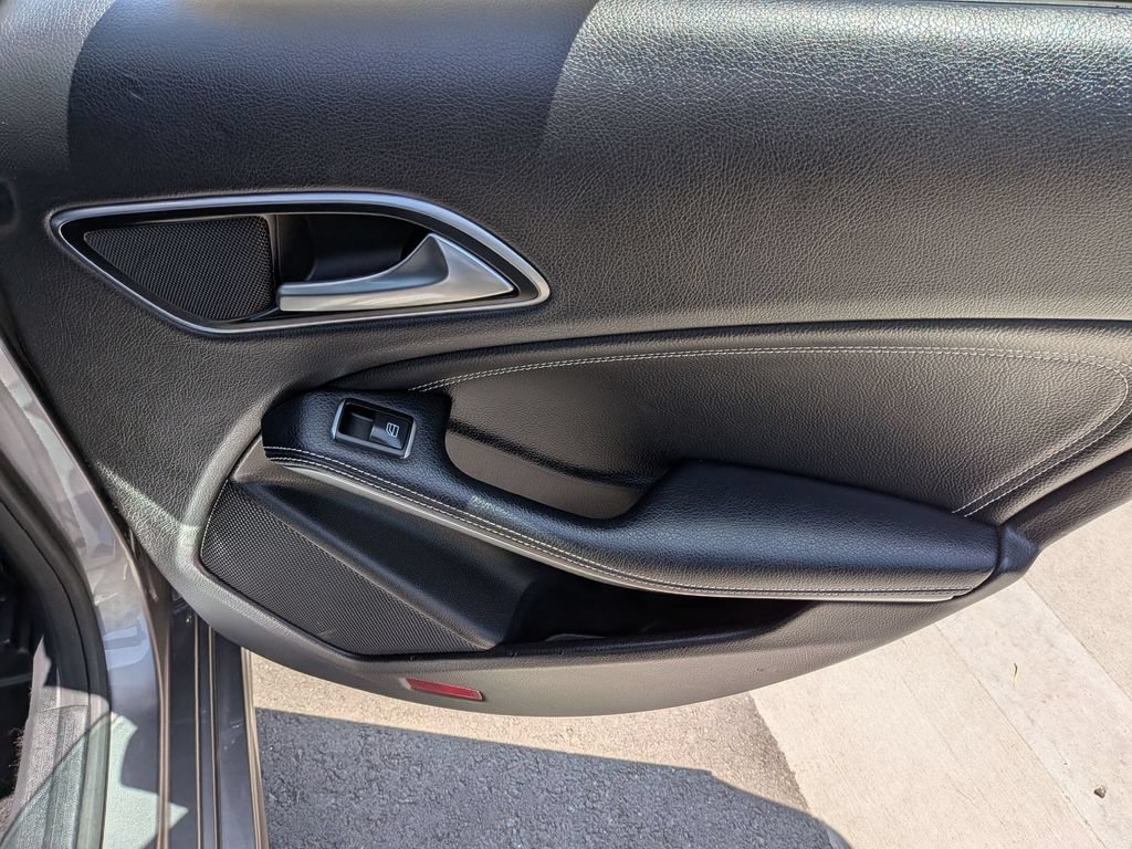 Used 2018 Mercedes-Benz CLA 250 image 19