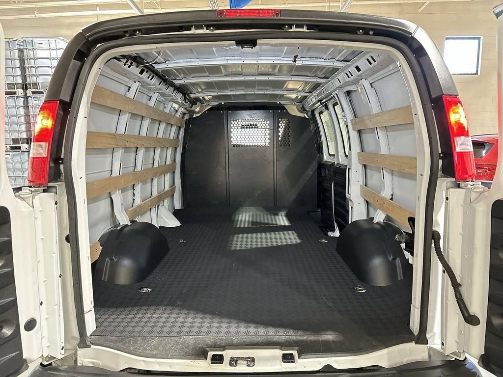 Used 2024 Chevrolet Express 2500 w/ Driver Convenience Package image 4