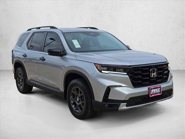 Used 2025 Honda Pilot TrailSport image 3