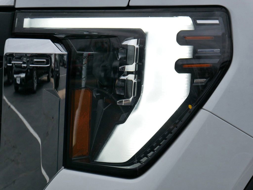 Used 2024 GMC Sierra 3500 SLT w/ SLT Premium Package image 5