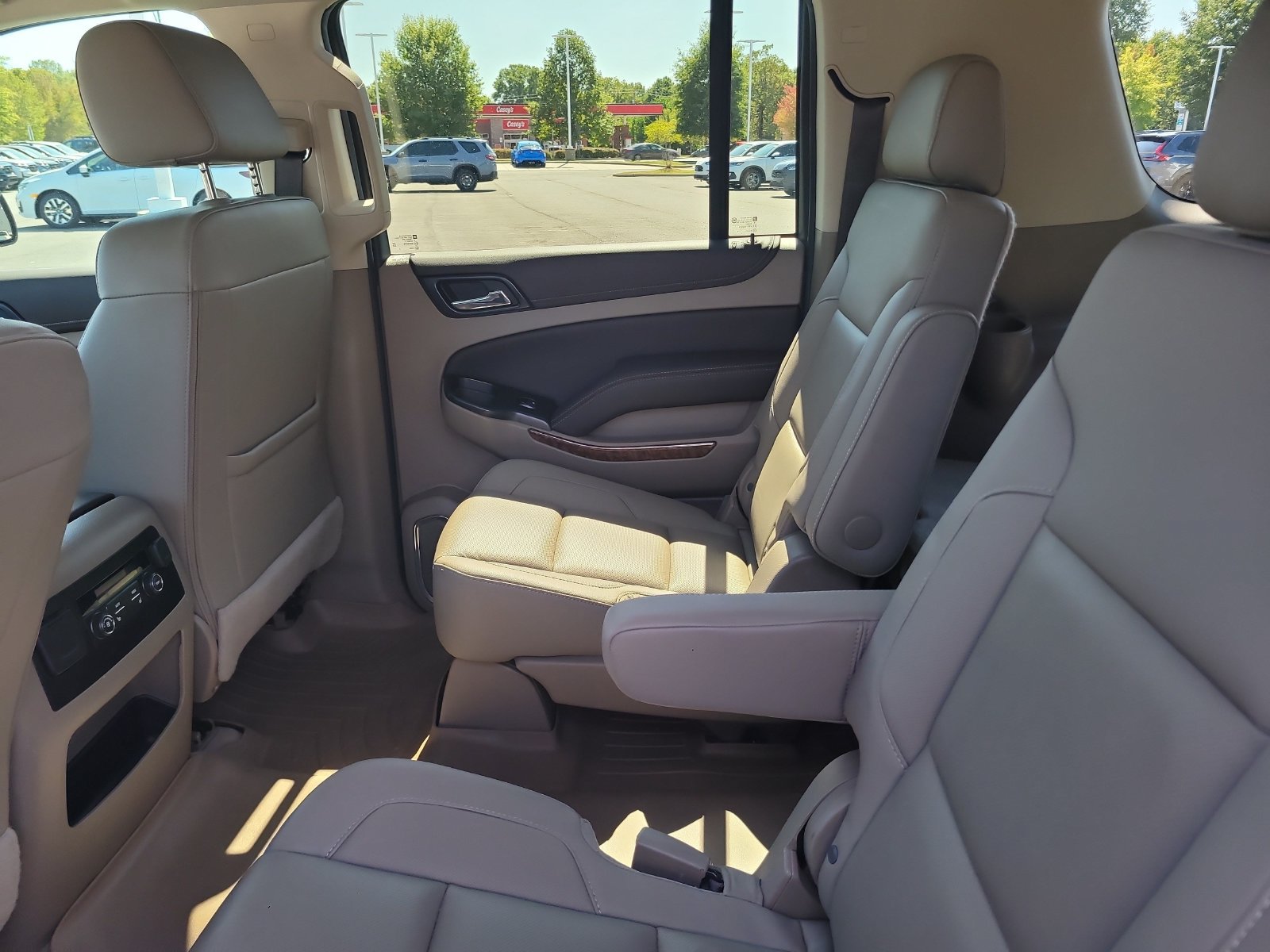 Used 2020 Chevrolet Suburban Premier AWD/4WD image 23