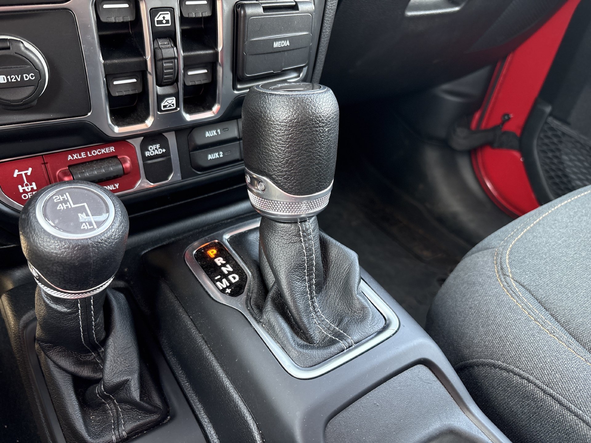 Used 2024 Jeep Gladiator Sport AWD/4WD image 8