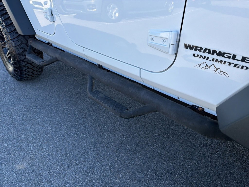 Used 2015 Jeep Wrangler Unlimited Rubicon w/ Connectivity Group image 16