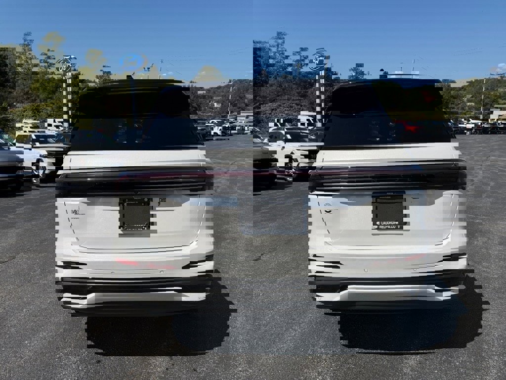 New 2025 Lincoln Nautilus Reserve image 4