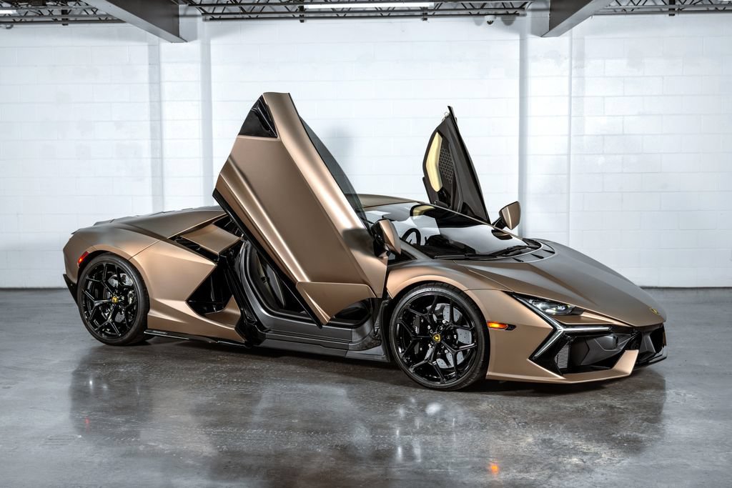 Used 2024 Lamborghini Revuelto AWD/4WD image 3