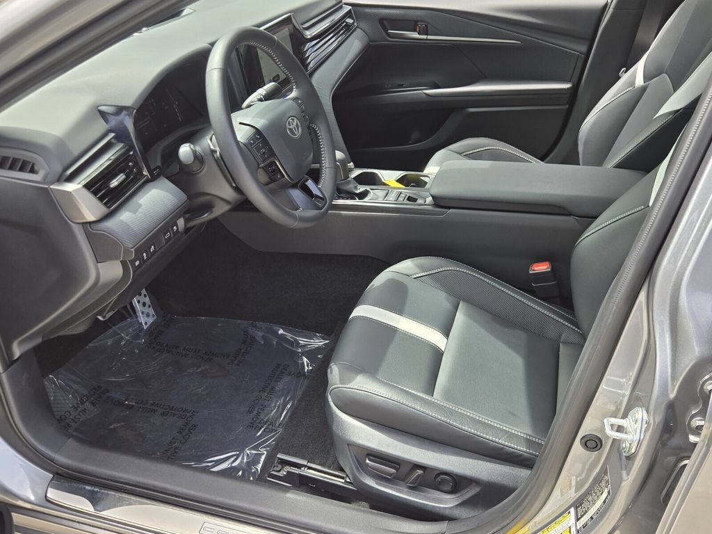 Used 2026 Toyota Camry SE FWD image 10