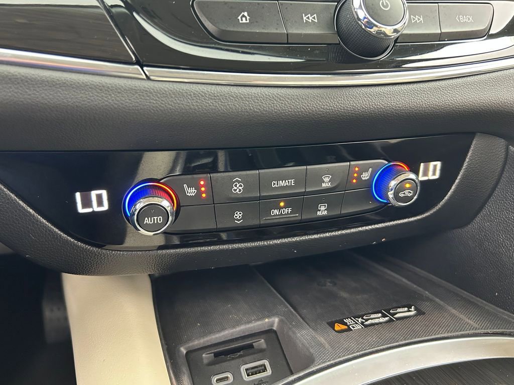Used 2024 Buick Enclave Essence w/ Experience Buick Package FWD image 23
