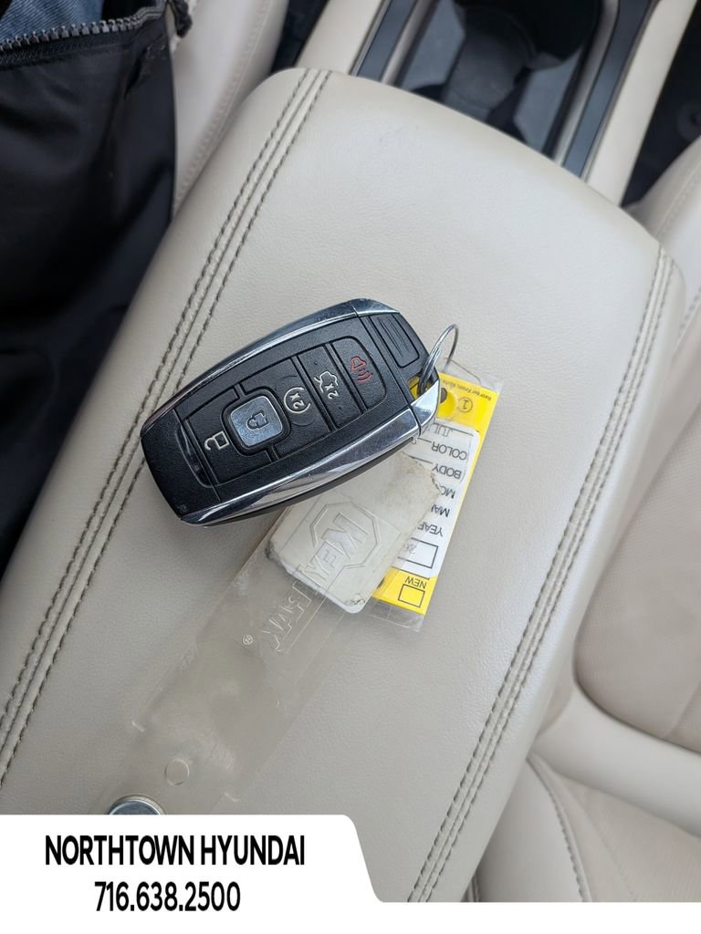 Used 2018 Lincoln MKC Reserve w/ Lincoln MKC Climate Package AWD/4WD image 18