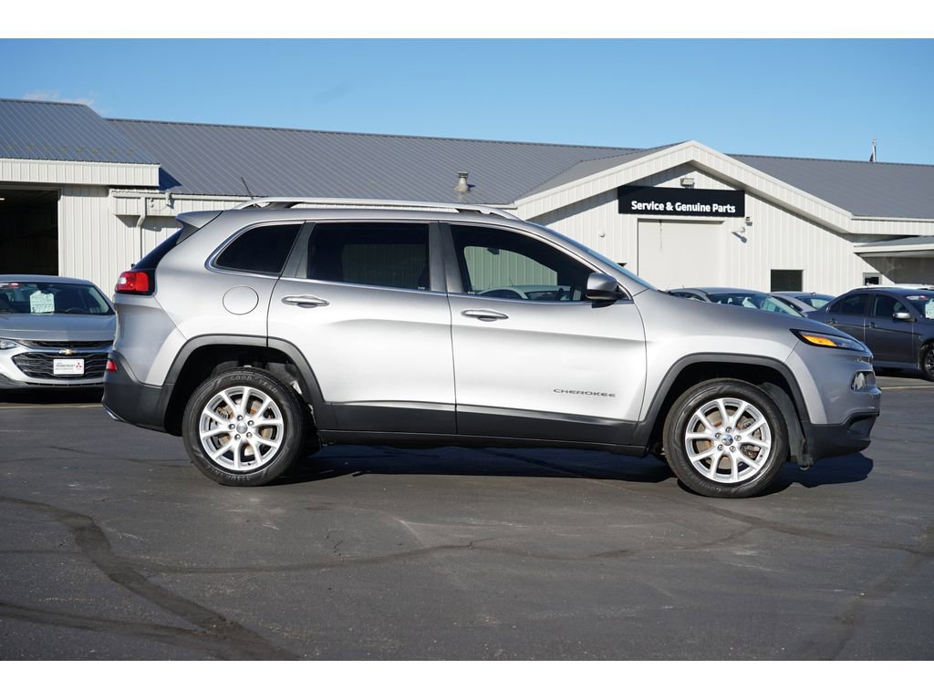 Used 2017 Jeep Cherokee Latitude image 2