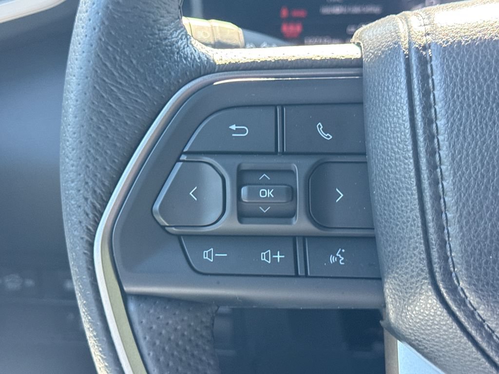 Used 2025 Toyota Tundra Limited AWD/4WD image 30
