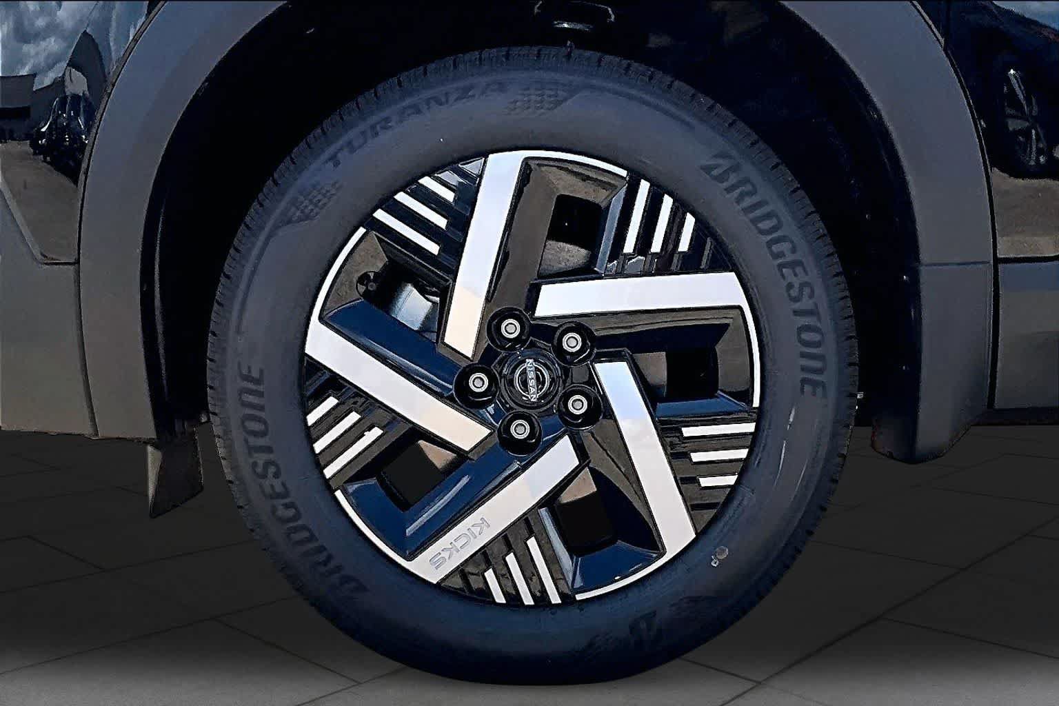 New 2027 Nissan Kicks SV FWD image 9