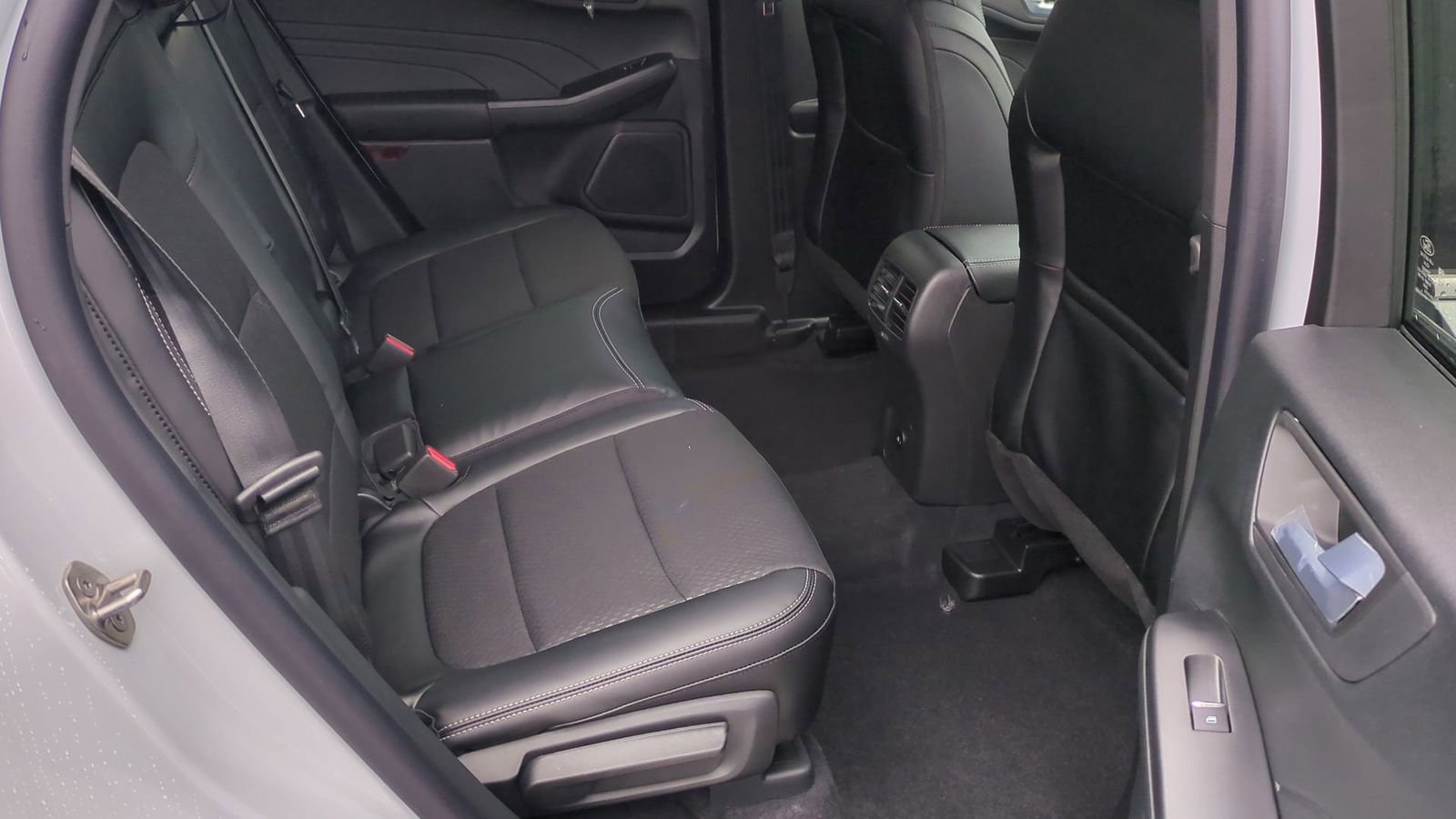 New 2026 Ford Escape SE w/ Class II Trailer Tow Package image 21