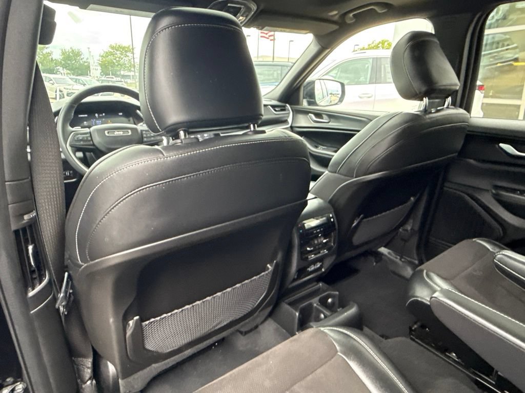 Used 2023 Jeep Grand Cherokee L Laredo AWD/4WD image 20