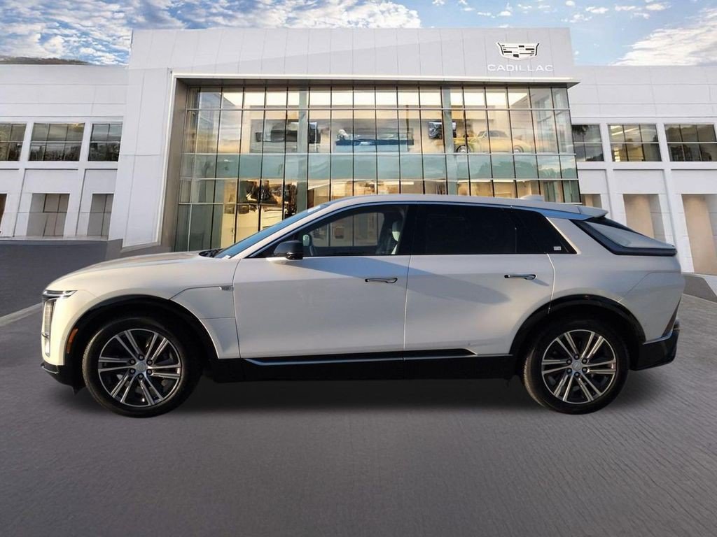 Certified 2024 Cadillac Lyriq Luxury AWD/4WD image 10