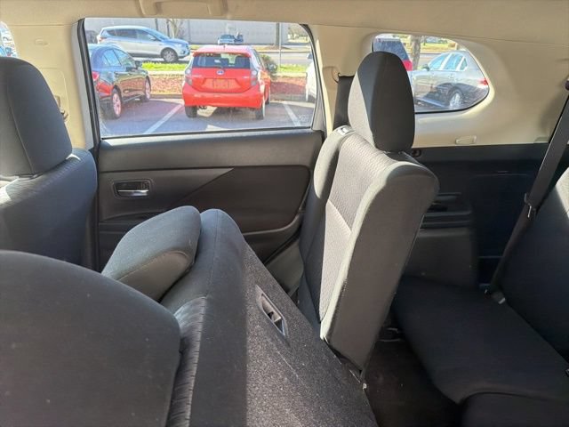 Used 2014 Mitsubishi Outlander ES FWD image 27
