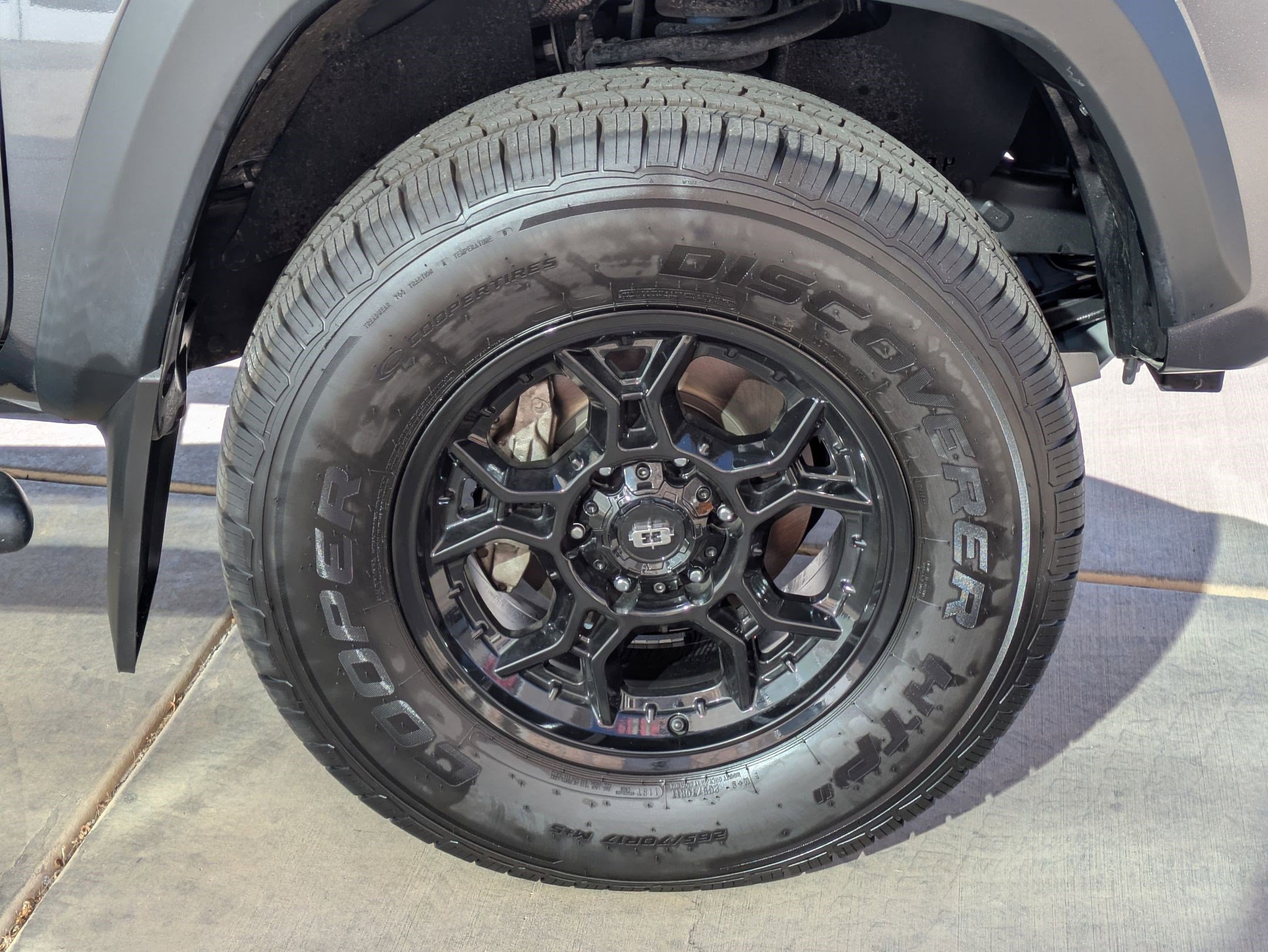 Used 2023 Toyota Tacoma TRD Off-Road w/ Black Out Package (TMS) AWD/4WD image 12