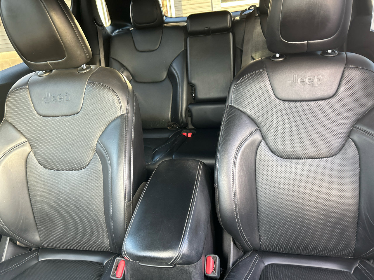 Used 2019 Jeep Cherokee Limited image 19
