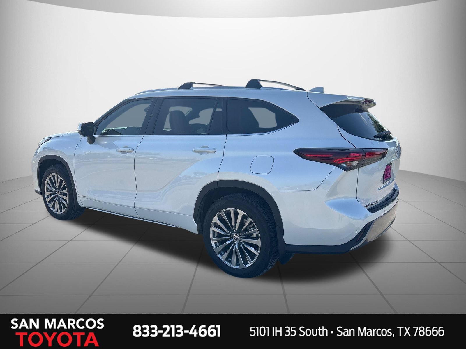 Used 2025 Toyota Highlander Limited AWD/4WD image 3