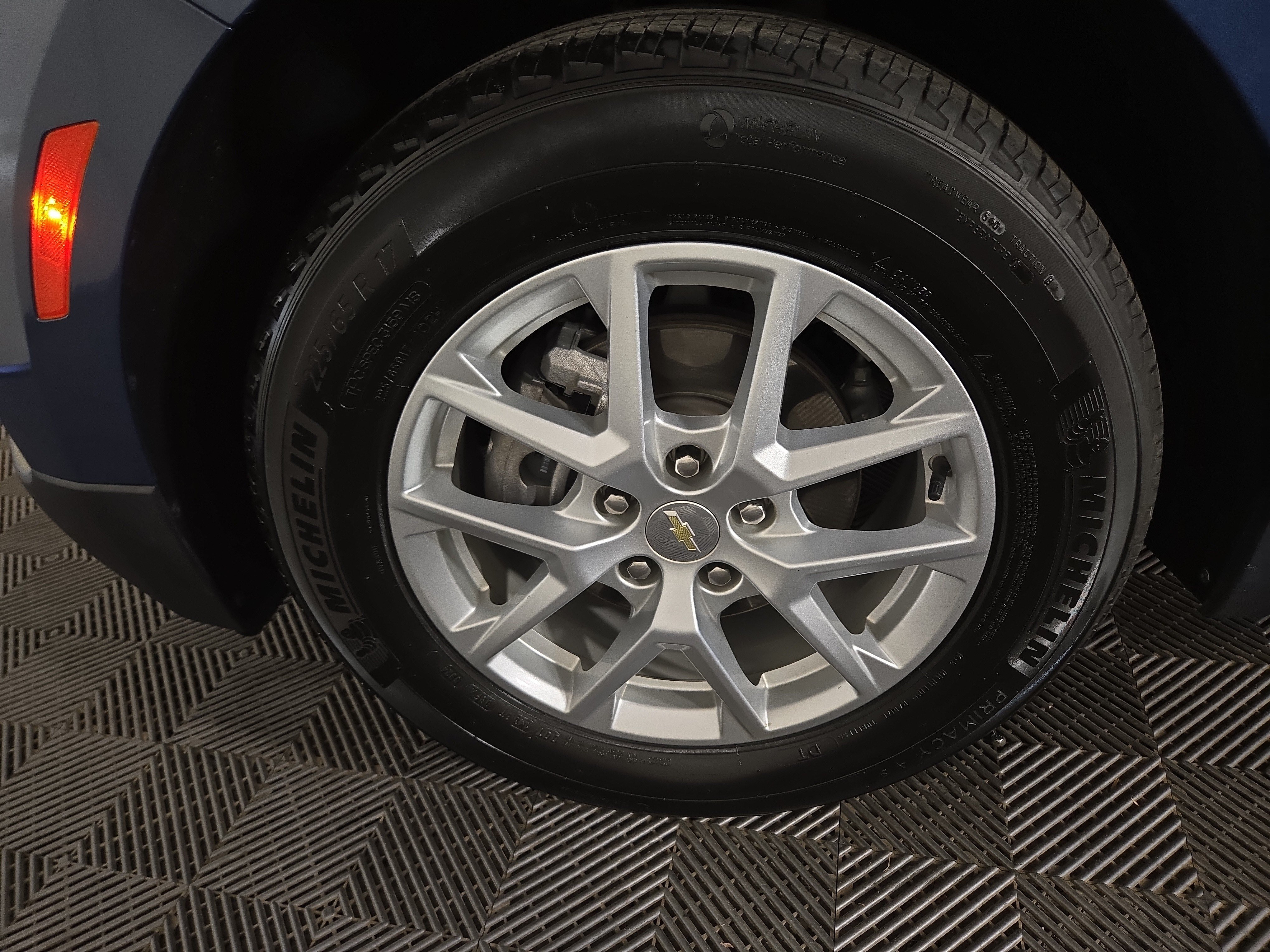 Certified 2024 Chevrolet Equinox LS w/ LS Convenience Package FWD image 32