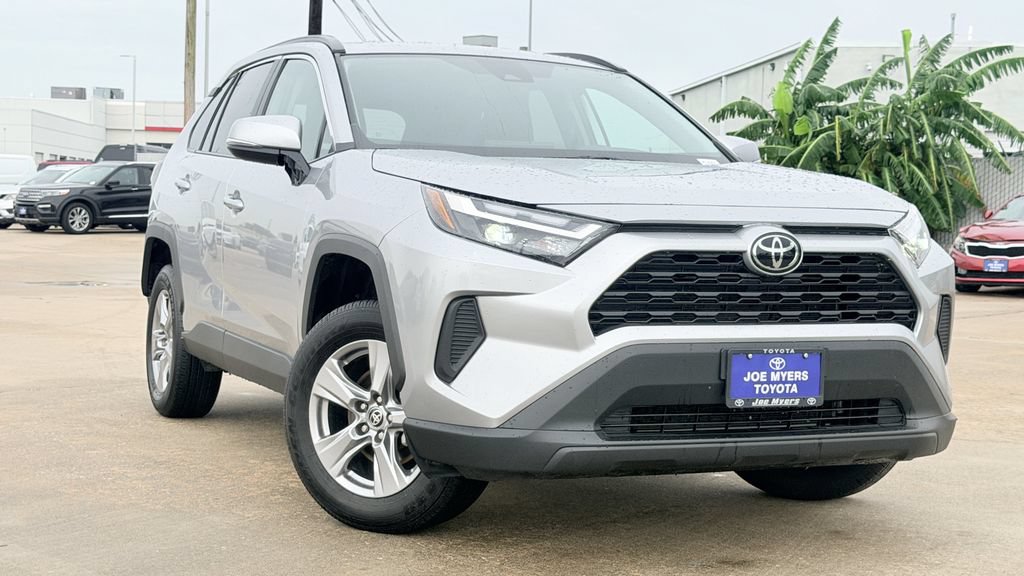 Used 2025 Toyota RAV4 XLE FWD image 2