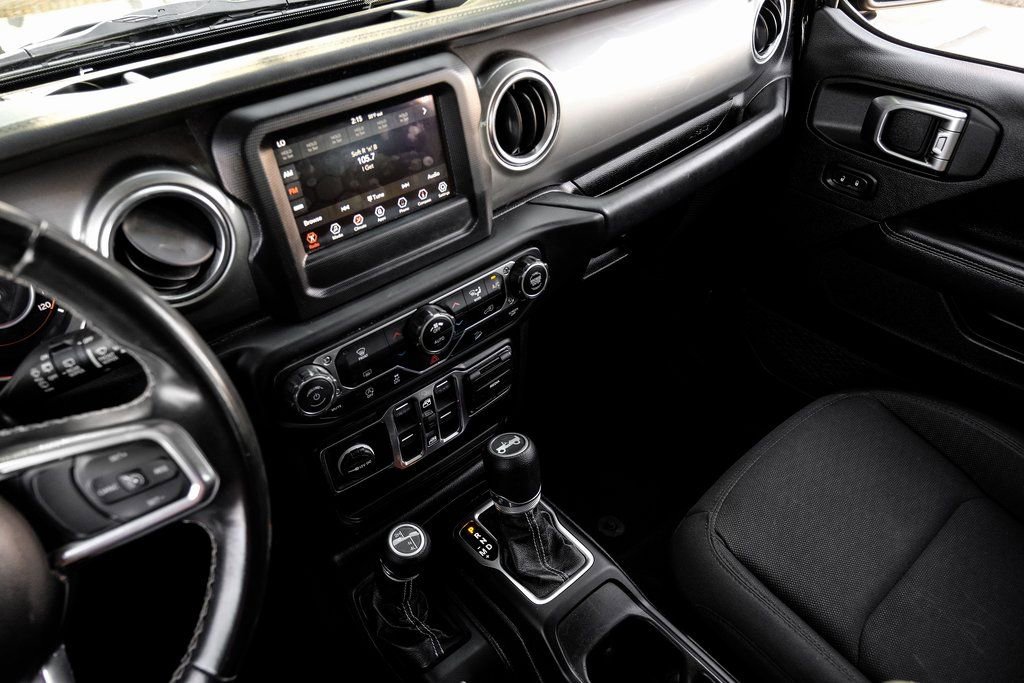 Used 2020 Jeep Wrangler Unlimited Sahara image 32