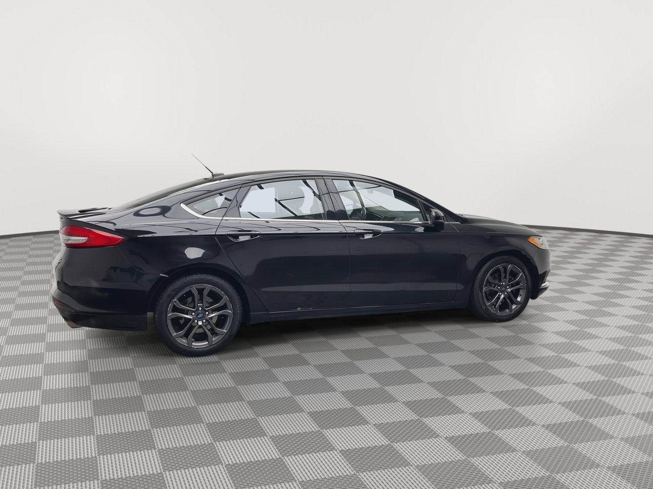 Used 2018 Ford Fusion SE w/ Equipment Group 201A FWD image 36