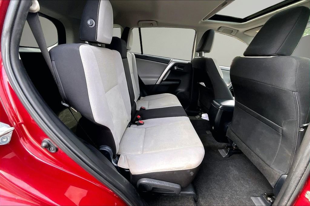 Used 2018 Toyota RAV4 XLE AWD/4WD image 23