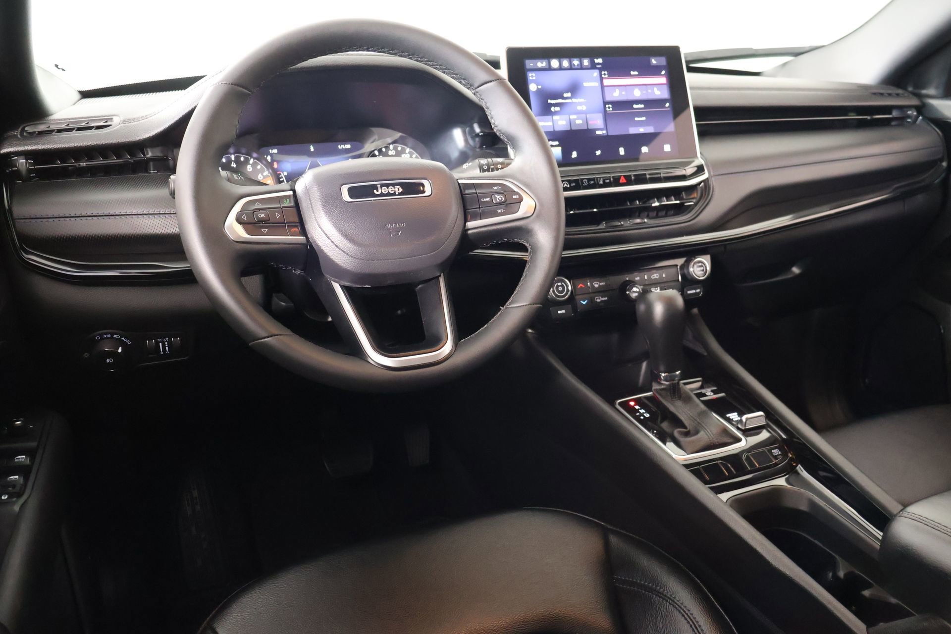 Used 2026 Jeep Compass Altitude image 2