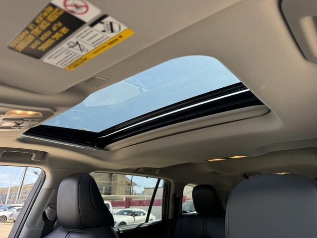 Used 2023 Toyota Highlander XLE FWD image 28
